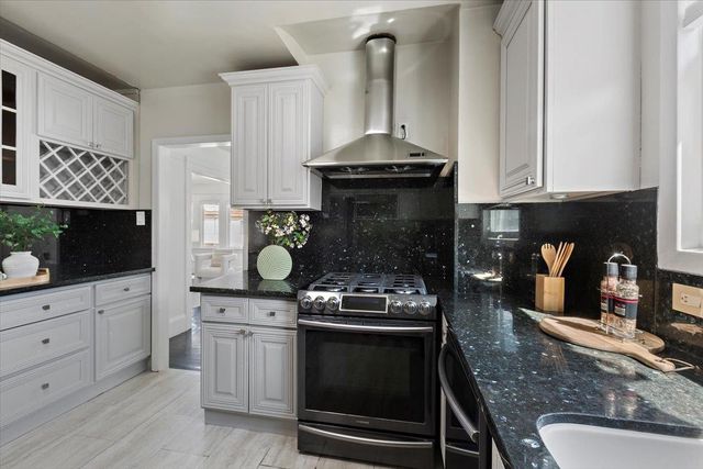 25 Colonial Way, San Francisco, CA 94112