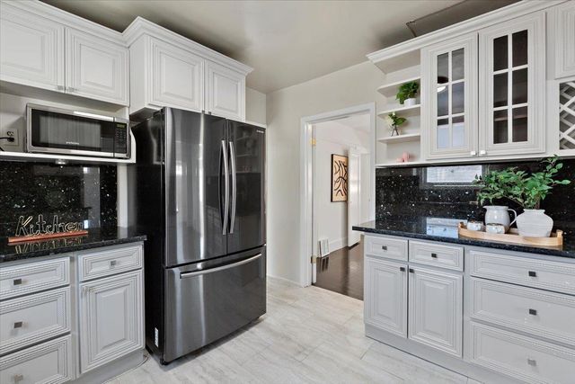 25 Colonial Way, San Francisco, CA 94112