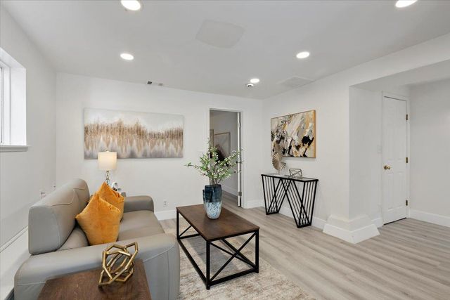 25 Colonial Way, San Francisco, CA 94112