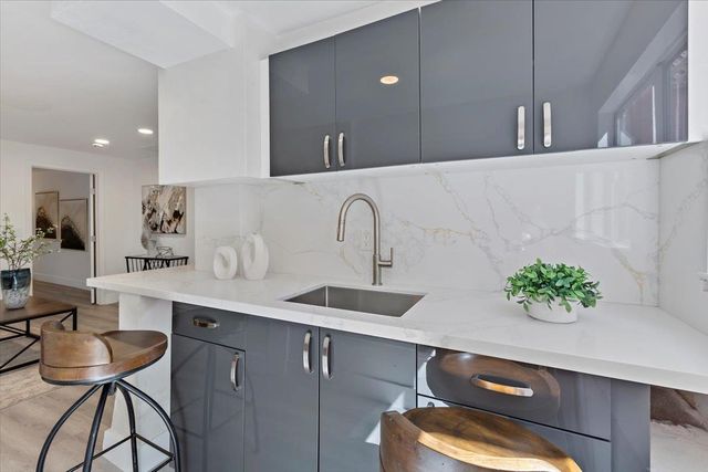25 Colonial Way, San Francisco, CA 94112
