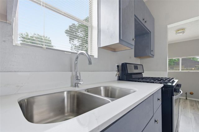 7922 Sherman Street, Houston, TX 77012