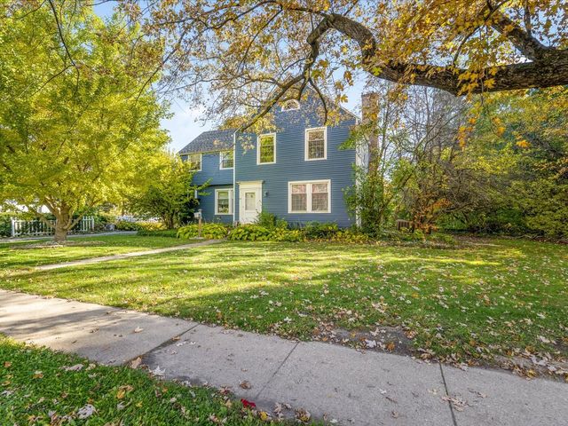 615 Dean Street, Woodstock, IL 60098