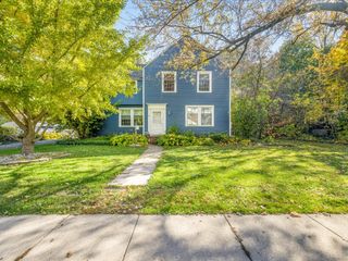 615 Dean Street, Woodstock, IL 60098