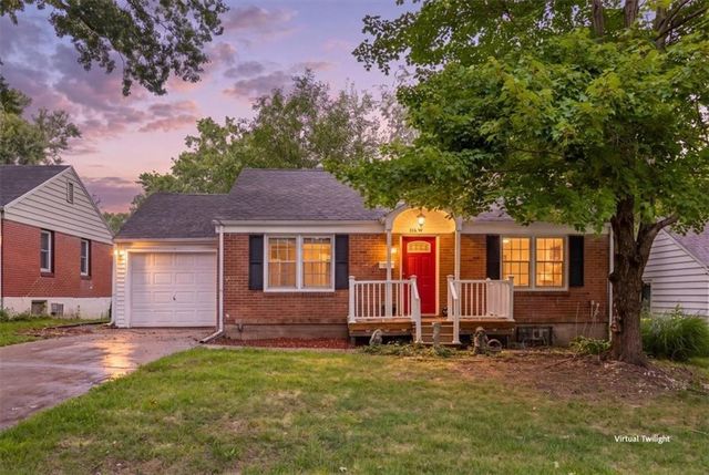 114 W Pocahontas Lane, Kansas City, MO 64114