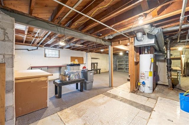 114 W Pocahontas Lane, Kansas City, MO 64114