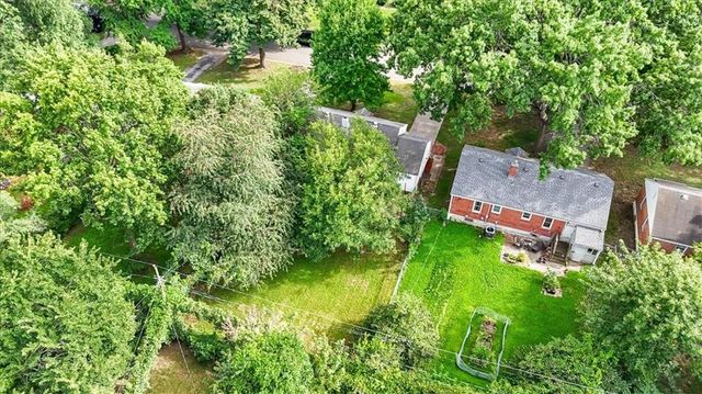 114 W Pocahontas Lane, Kansas City, MO 64114