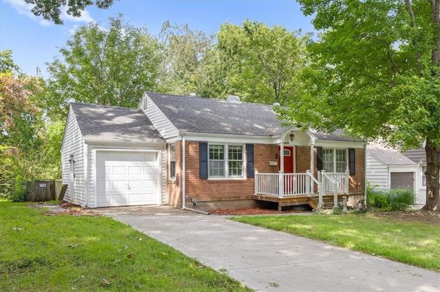 114 W Pocahontas Lane, Kansas City, MO 64114