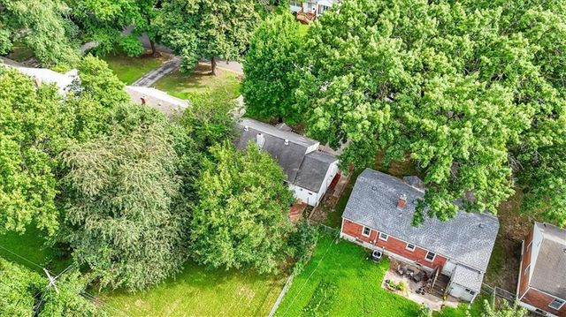 114 W Pocahontas Lane, Kansas City, MO 64114