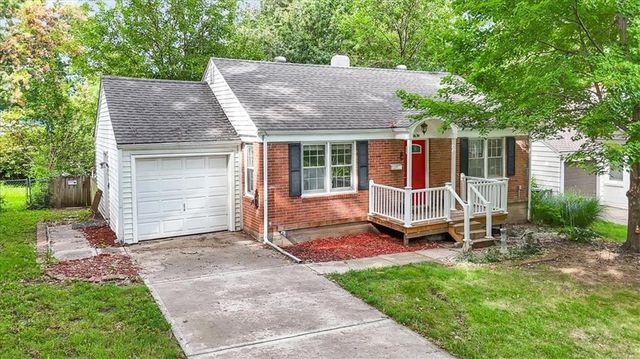 114 W Pocahontas Lane, Kansas City, MO 64114