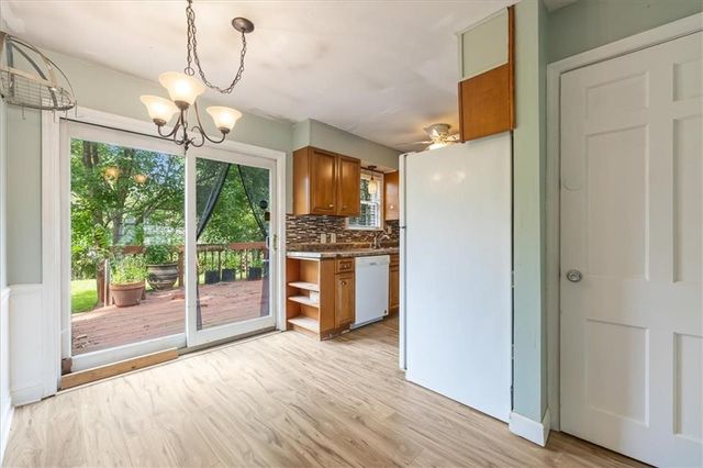 114 W Pocahontas Lane, Kansas City, MO 64114