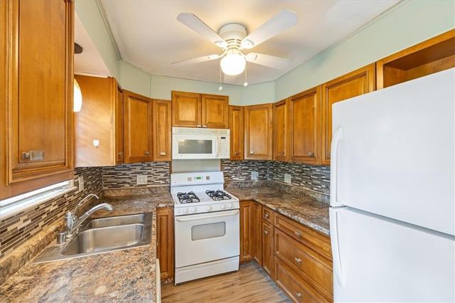 114 W Pocahontas Lane, Kansas City, MO 64114