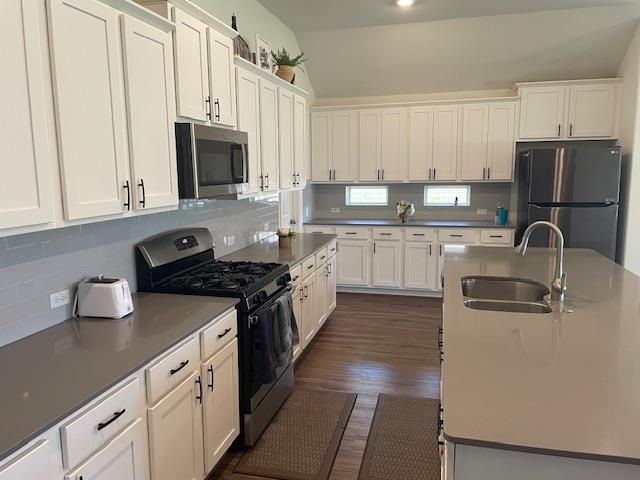 117 Skylark LN, Hutto, TX 78634