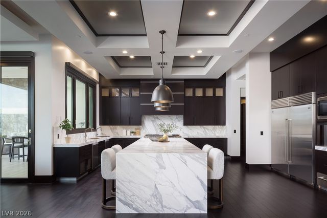 6 Bright Hollow Court, Las Vegas, NV 89135