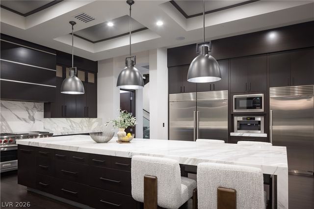 6 Bright Hollow Court, Las Vegas, NV 89135