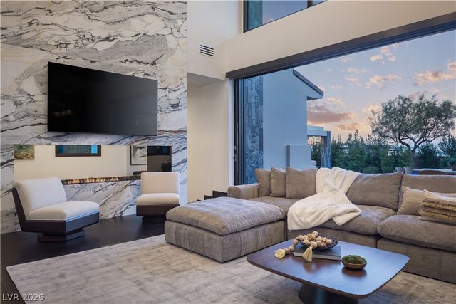 6 Bright Hollow Court, Las Vegas, NV 89135