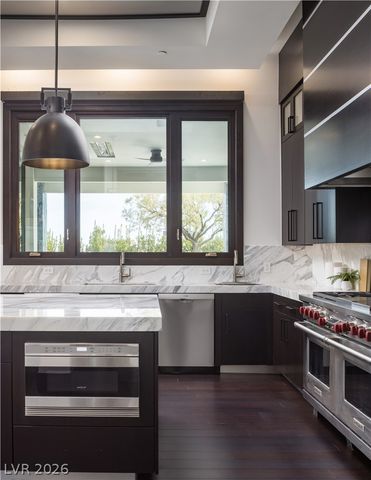 6 Bright Hollow Court, Las Vegas, NV 89135