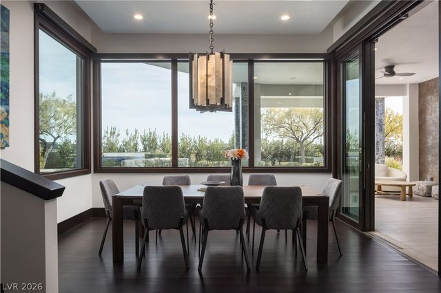 6 Bright Hollow Court, Las Vegas, NV 89135