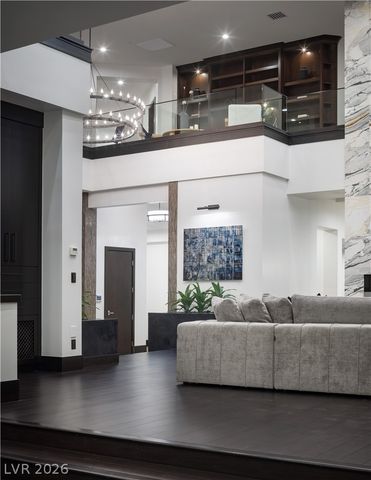 6 Bright Hollow Court, Las Vegas, NV 89135