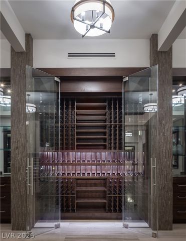 6 Bright Hollow Court, Las Vegas, NV 89135