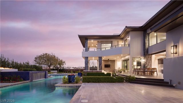 6 Bright Hollow Court, Las Vegas, NV 89135