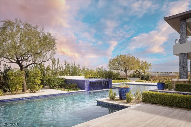 6 Bright Hollow Court, Las Vegas, NV 89135