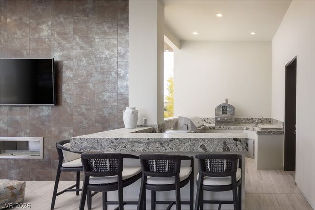 6 Bright Hollow Court, Las Vegas, NV 89135