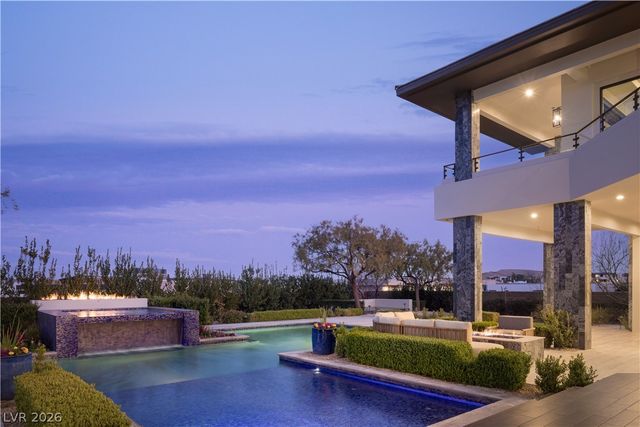 6 Bright Hollow Court, Las Vegas, NV 89135