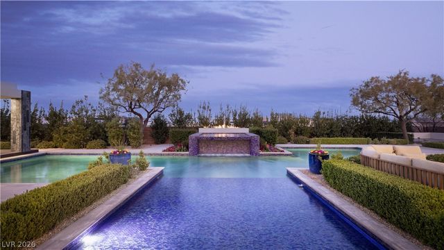 6 Bright Hollow Court, Las Vegas, NV 89135