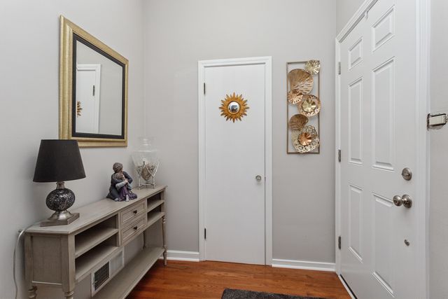 1558 Portsmouth Avenue, Westchester, IL 60154