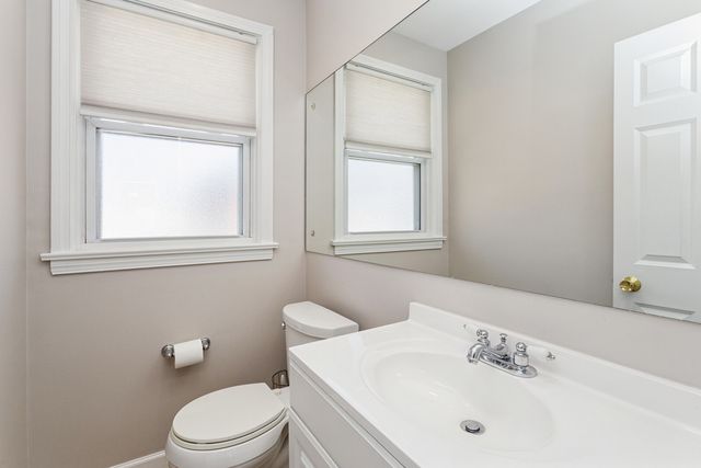 1558 Portsmouth Avenue, Westchester, IL 60154