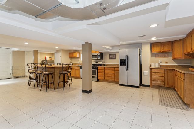 1558 Portsmouth Avenue, Westchester, IL 60154