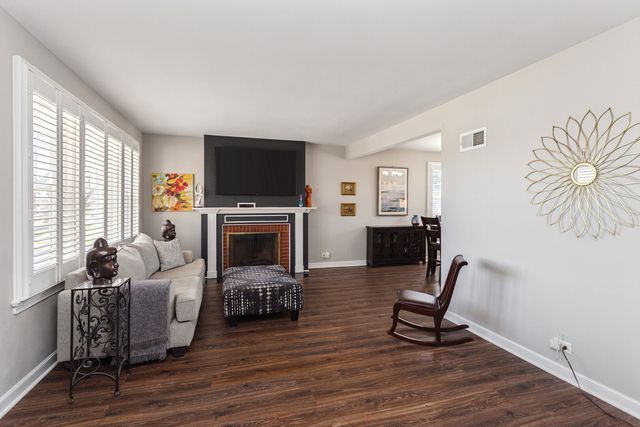 1558 Portsmouth Avenue, Westchester, IL 60154