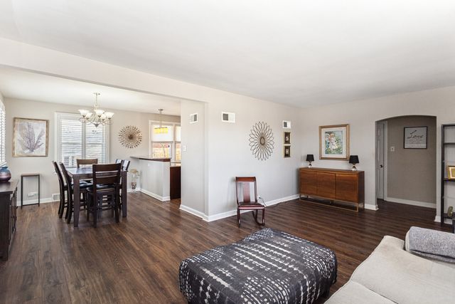 1558 Portsmouth Avenue, Westchester, IL 60154