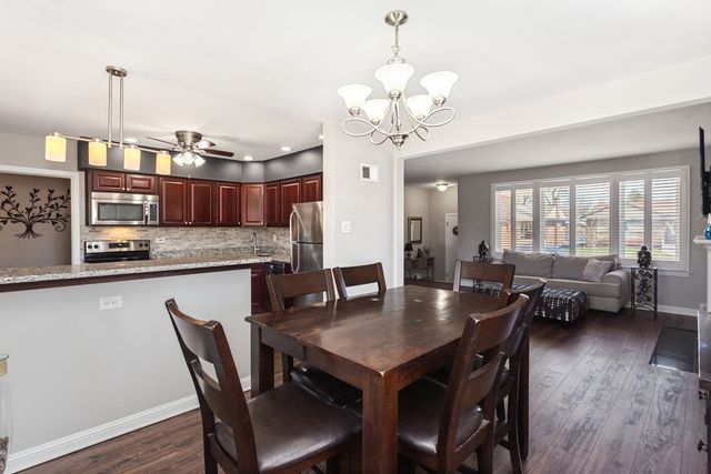 1558 Portsmouth Avenue, Westchester, IL 60154