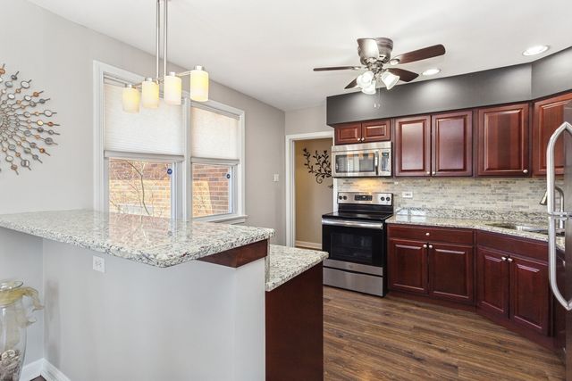 1558 Portsmouth Avenue, Westchester, IL 60154