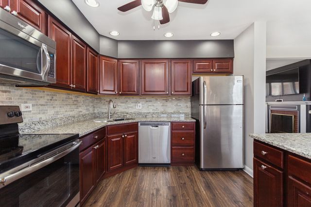 1558 Portsmouth Avenue, Westchester, IL 60154