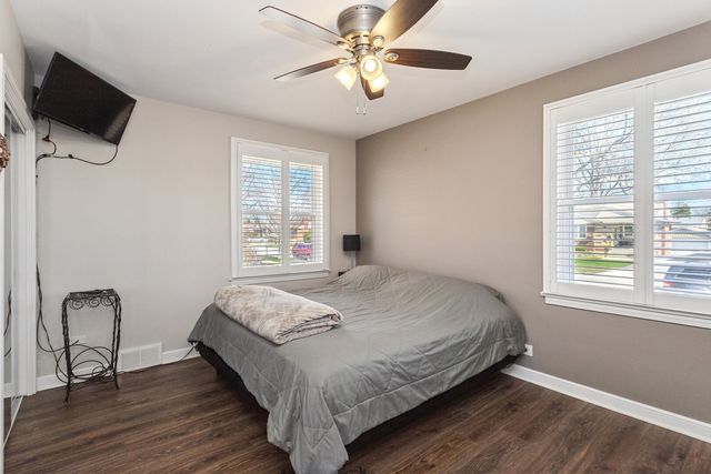 1558 Portsmouth Avenue, Westchester, IL 60154