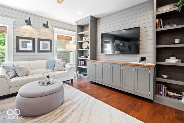 9749 Thorne Cliff Way UNIT 102, Fishers, IN 46037