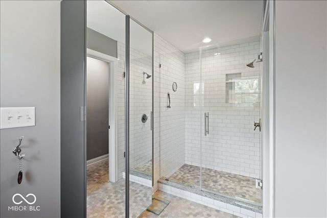 9749 Thorne Cliff Way UNIT 102, Fishers, IN 46037