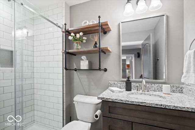9749 Thorne Cliff Way UNIT 102, Fishers, IN 46037