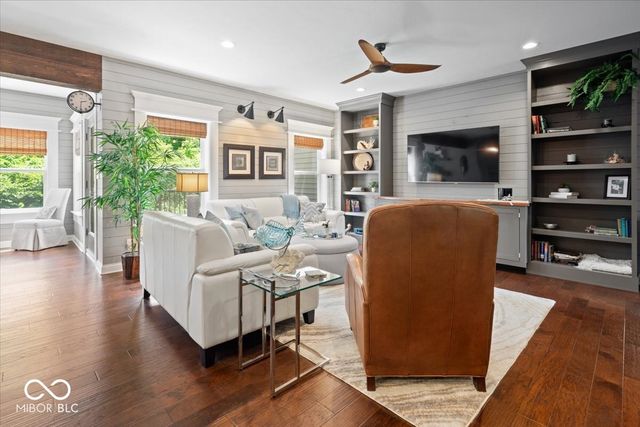 9749 Thorne Cliff Way UNIT 102, Fishers, IN 46037