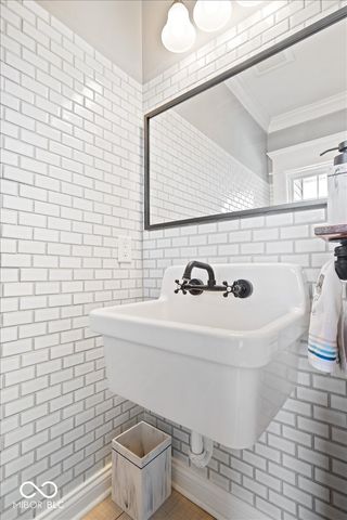 9749 Thorne Cliff Way UNIT 102, Fishers, IN 46037