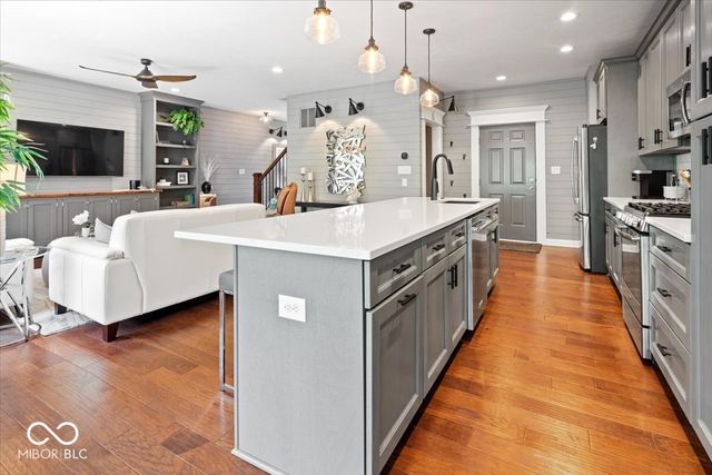 9749 Thorne Cliff Way UNIT 102, Fishers, IN 46037
