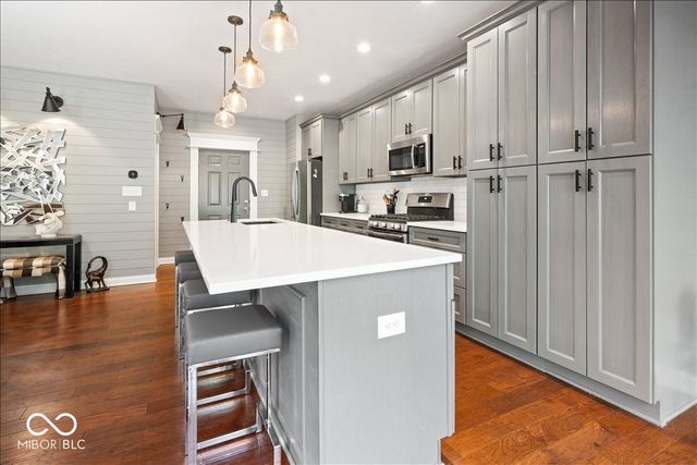 9749 Thorne Cliff Way UNIT 102, Fishers, IN 46037