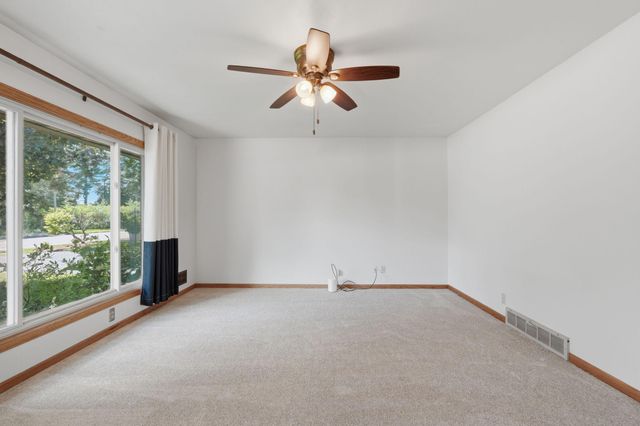 2145 County Road E E, White Bear Lake, MN 55110