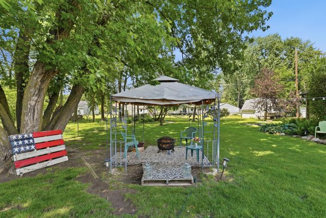 2145 County Road E E, White Bear Lake, MN 55110
