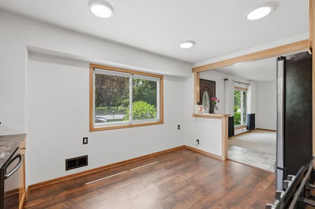 2145 County Road E E, White Bear Lake, MN 55110