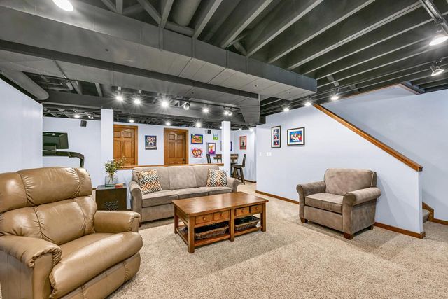 S4W32766 Government Hill ROAD, Delafield, WI 53018