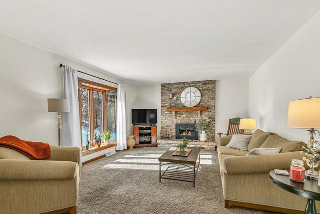 S4W32766 Government Hill ROAD, Delafield, WI 53018