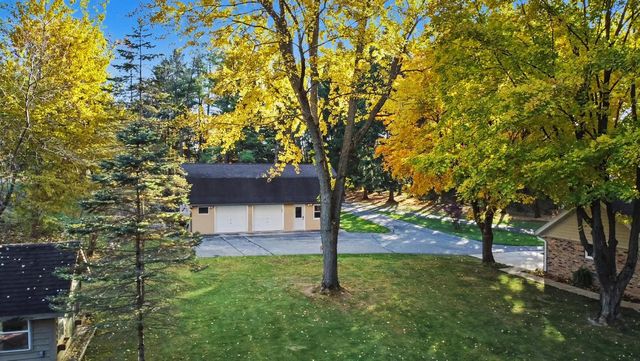 S4W32766 Government Hill ROAD, Delafield, WI 53018